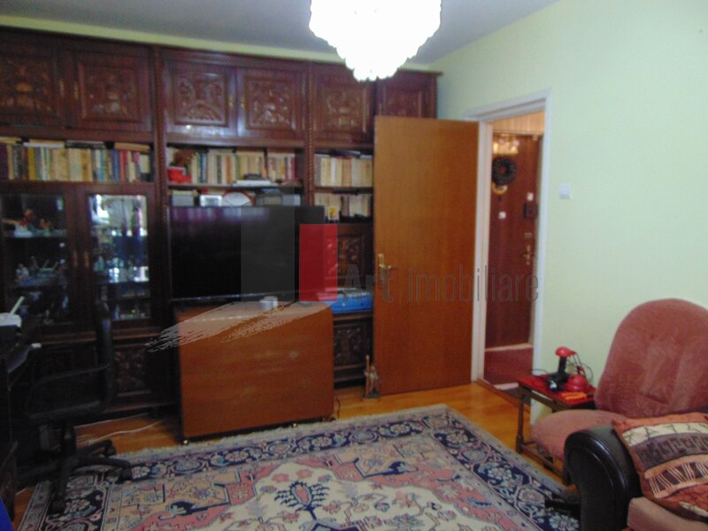 Vergului, apartament 3 camere decomandat
