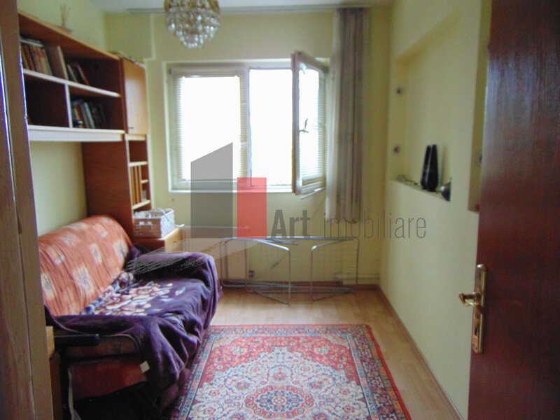 Vergului, apartament 3 camere decomandat