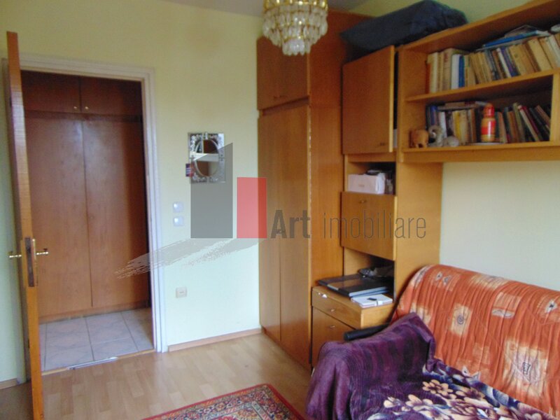 Vergului, apartament 3 camere decomandat