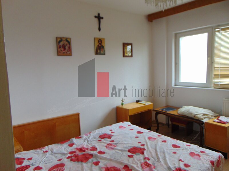 Vergului, apartament 3 camere decomandat