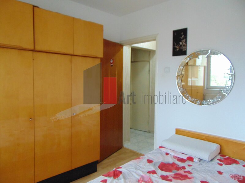Vergului, apartament 3 camere decomandat